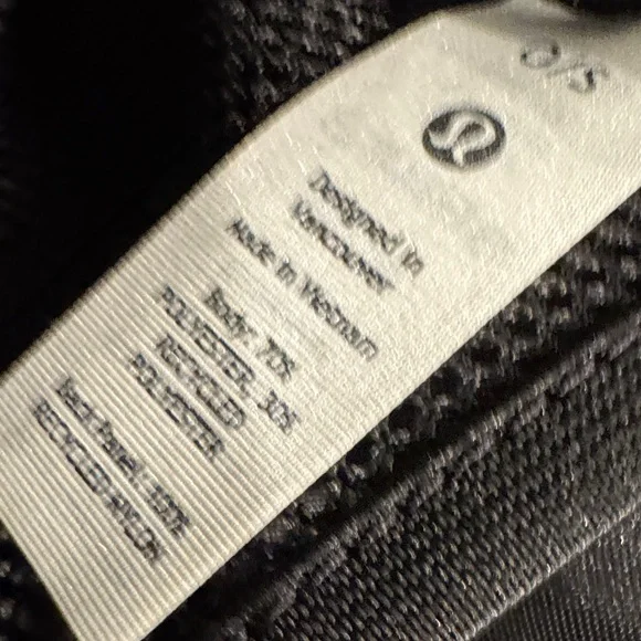 Lululemon Like New Black Sherpa Everywhere Belt Bag 1L - Picture 7 of 7